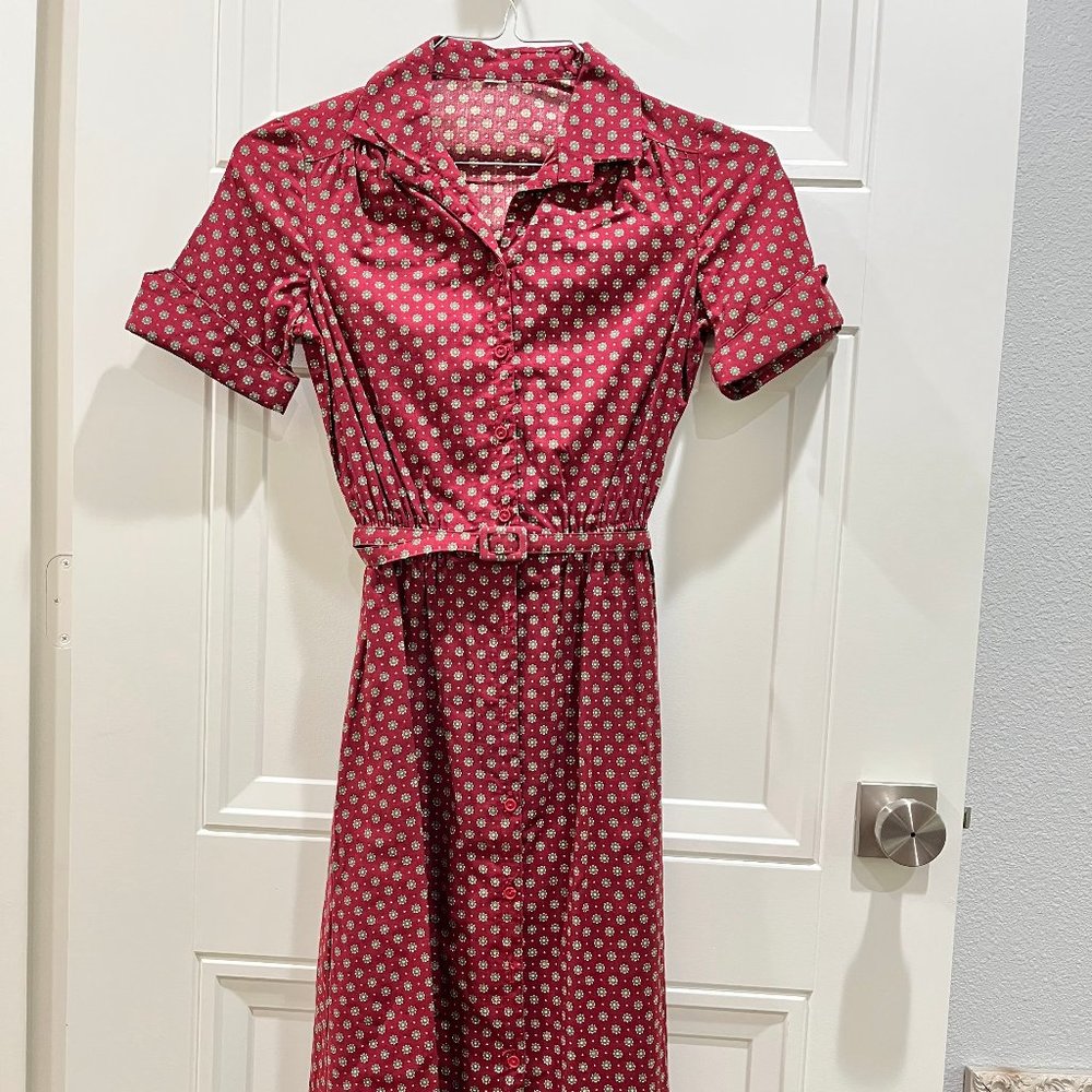 Vintage Floral Short-Sleeved Dress with Matching Belt